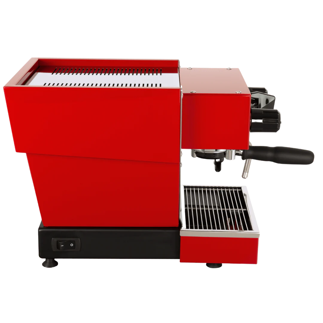 Красная кофемашина La Marzocco Linea Micra 